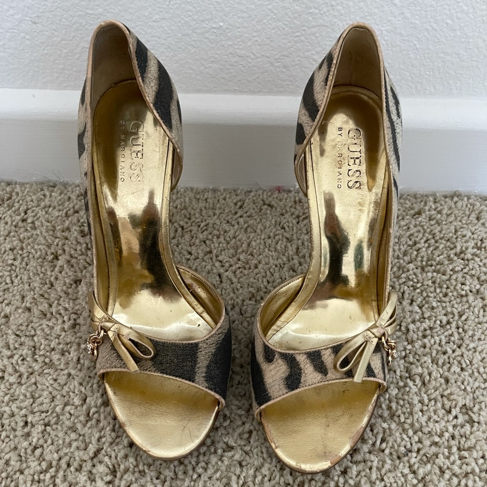 Guess sandal stiletto heels. (US 6)